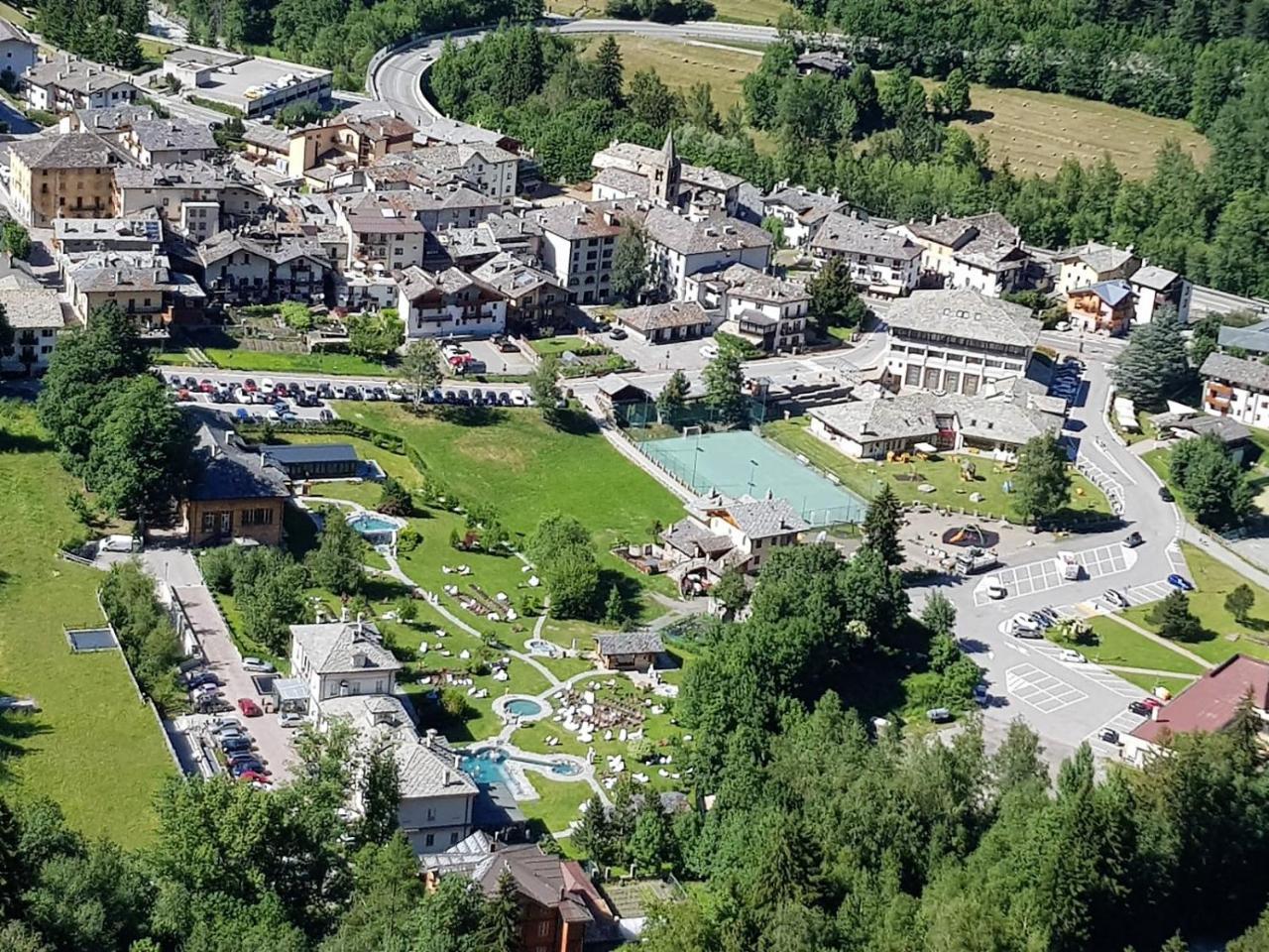 Hotel Ristorante Chateau Aymavilles Exterior photo